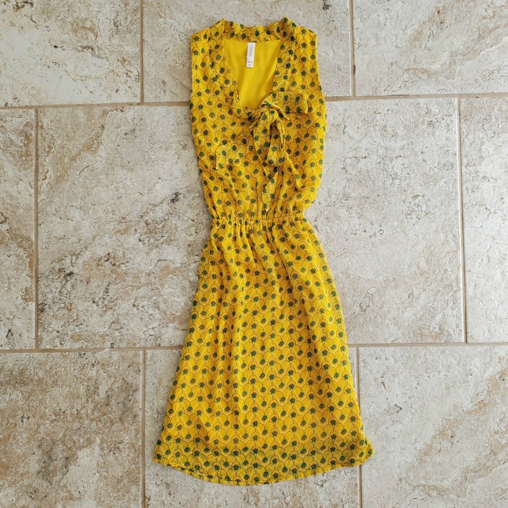 XHILARATION XS / TP YELLOW SLEEVELESS LINING DRESS